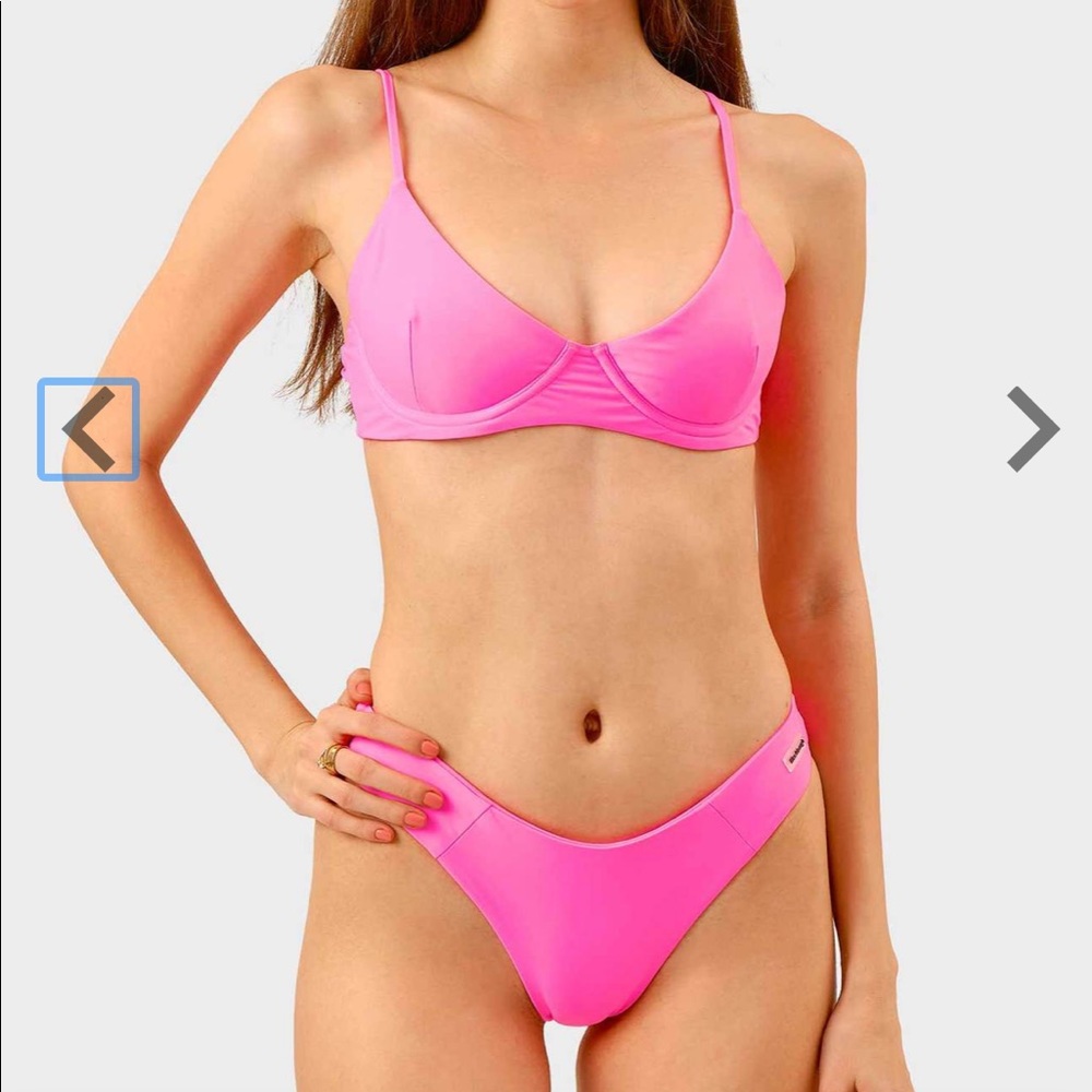 Blackbough set hot pink